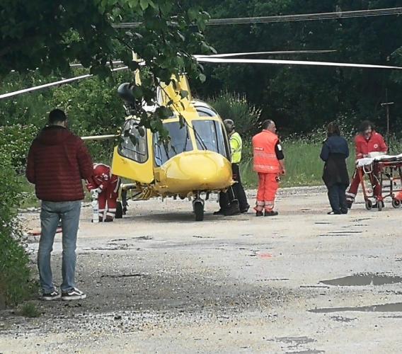 Gagliole, cade con la moto: trasportato a Torrette in eliambulanza