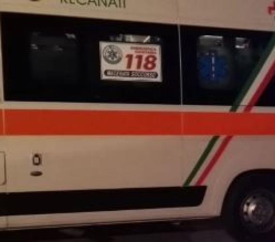 Corridonia, si lancia dal cavalcavia della superstrada: 37enne a Torrette