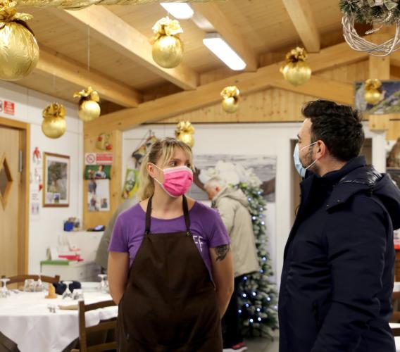 Storie - "Nel terremoto del 2016 ho perso casa e ristorante, adesso ho riaperto dentro le casette" (FOTO e VIDEO) Storie - "Nel terremoto del 2016 ho perso casa e ristorante, adesso ho riaperto dentro le casette" (FOTO e VIDEO)