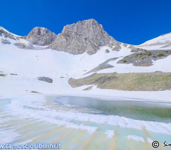Si scioglie la neve: il Lago nei Sibillini si è riformato FOTO