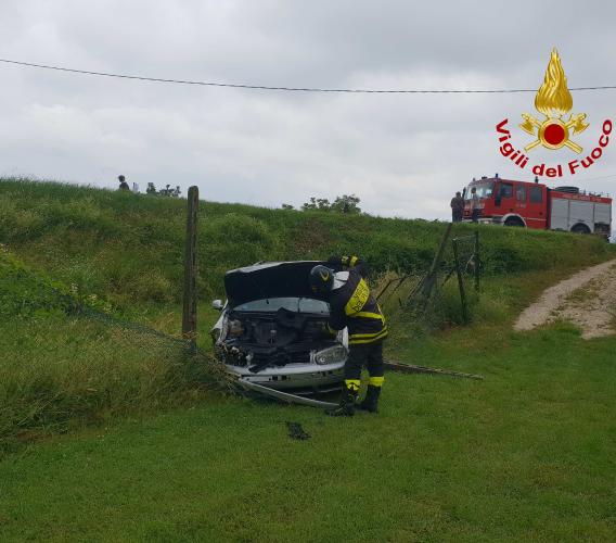 Apiro, scontro tra due auto: in quattro in ospedale