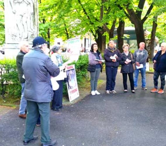 Sit in contro l'aborto davanti alla casa di cura convenzionata