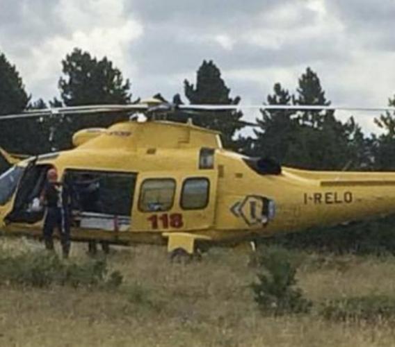 Fiuminata, con la moto contro il guardrail: giovane portato a Torrette