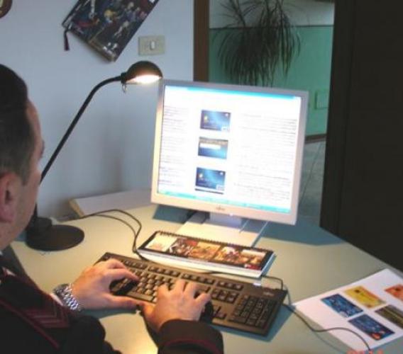 Truffa la sorella attivando una rete telefonica: denunciata 56enne
