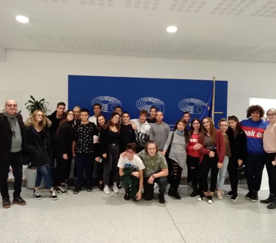 I ragazzi del liceo economico sociale "Ricci" di Macerata alla scoperta delle opportunità dell'Europa
