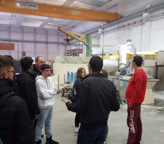 Gli studenti dell'istituto "Filelfo" di Tolentino in visita alla Simeg