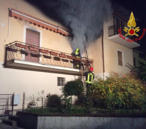 Pioraco, fiamme in un'abitazione