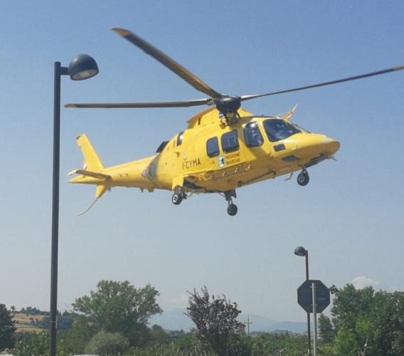 Castelraimondo, cade con la moto da cross: interviene l'eliambulanza