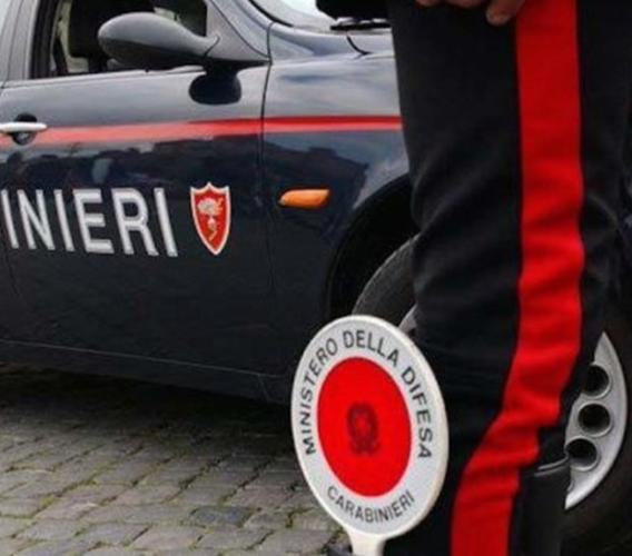 Treia- sorpassa 3 veicoli in curva, ma trova di fronte una pattuglia: patente sospesa per un 20enne