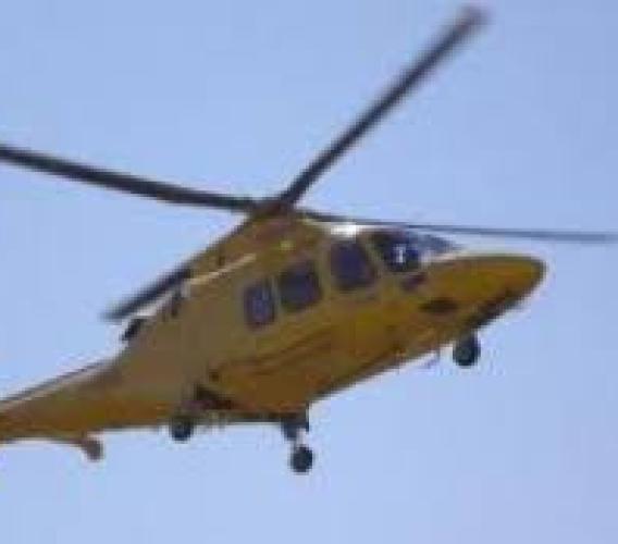 Pioraco, perde il controllo della moto e si schianta: trasportato a Torrette in codice rosso