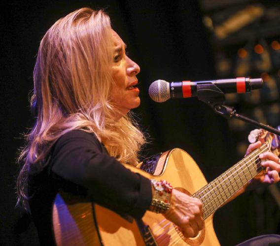 Grazia Di Michele ha incantato nella cerimonia di apertura di Musicultura (FOTO)