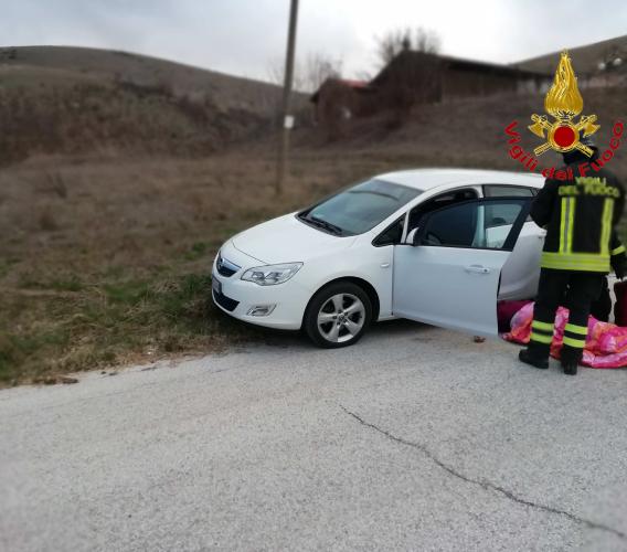 Serravalle Del Chienti: donna accusa un malore mentre è alla guida della sua auto e muore