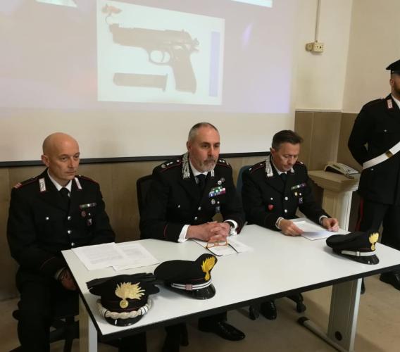 Cingoli, spacciavano droga vicino alla pensilina degli autobus: i Carabinieri sequestrano cocaina, marijuana e hashish. Arrestati quattro giovani