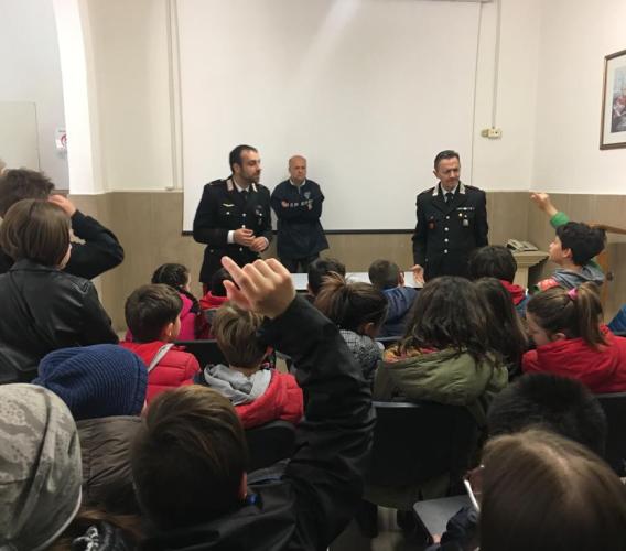 Appignano, una giornata con i Carabinieri per gli alunni dell'Istituto "Della Robbia" all'insegna della legalità