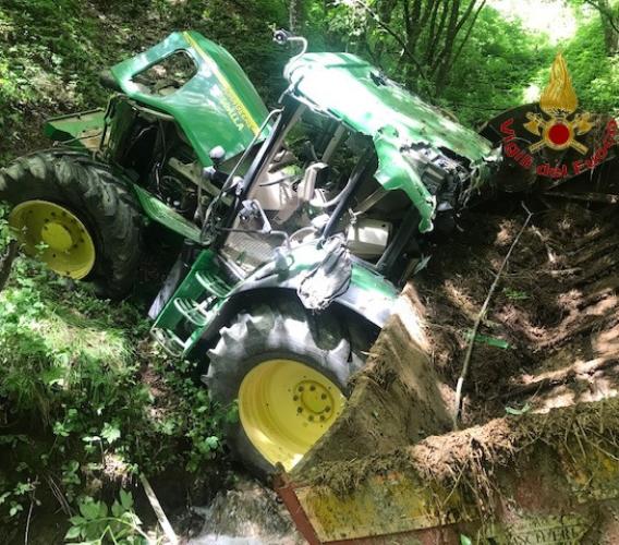 Visso, 57enne muore schiacciato dal trattore (FOTO)