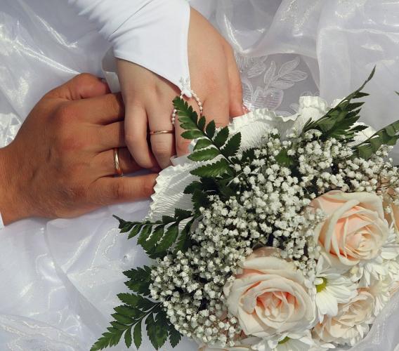 Licenziamento a meno di un anno dal matrimonio: presunzione di nullità per la dipendente donna