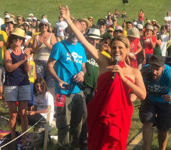 La voce di Tosca "attraversa il mondo": grande successo per la terza tappa di RisorgiMarche (Fotogallery)