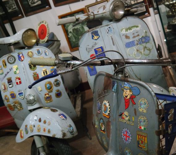 Pollenza, gran finale dell'Esposizione di Antiquariato in sella alla Vespa