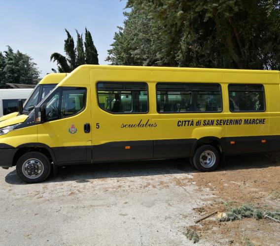 San Severino, nuovo scuolabus per il servizio di trasporto scolastico