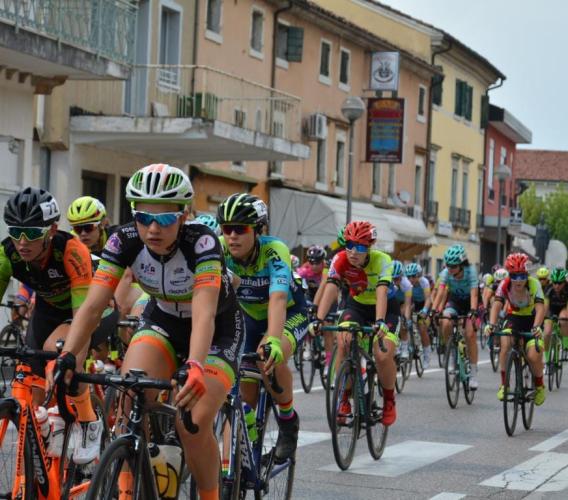 Giro delle Marche in Rosa, domani tappa tutta settempedana: come cambia la viabilità