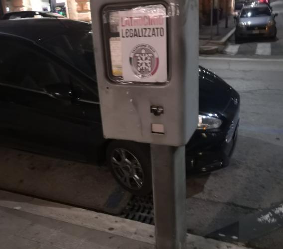 Cartelli CasaPound contro il caro sosta APM