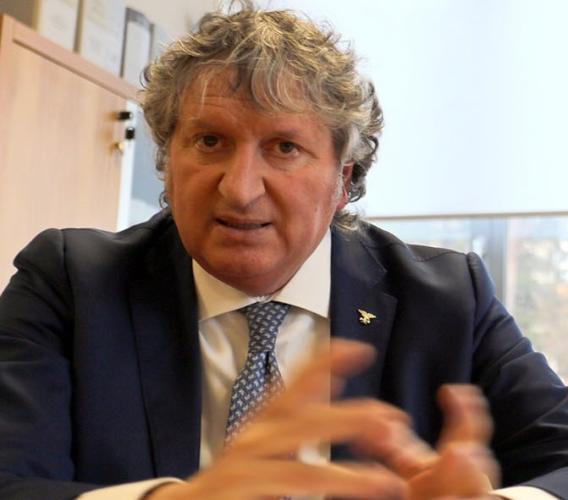 Tolentino, fazzoletti e guanti lasciati a terra, il Comune: "Si fa appello al senso civico di tutti"