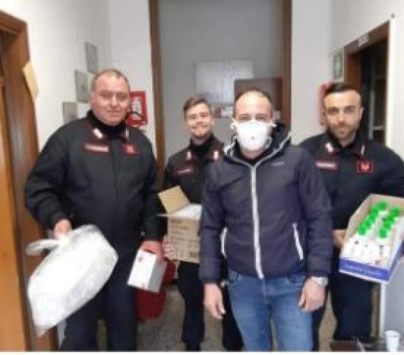 Corridonia, guanti, mascherine e disinfettanti donati alle stazioni dei Carabinieri e Polizia Locale