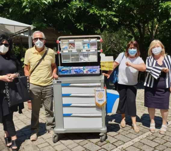 Tolentino, il Rotary dona un carrello multifunzionale all'Asp civica assistenza