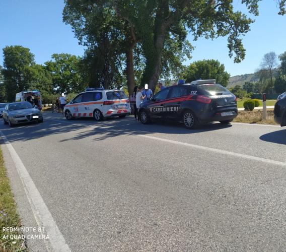 Montecassiano, investita da una bici cade a terra e batte la testa: donna a Torrette in eliambulanza