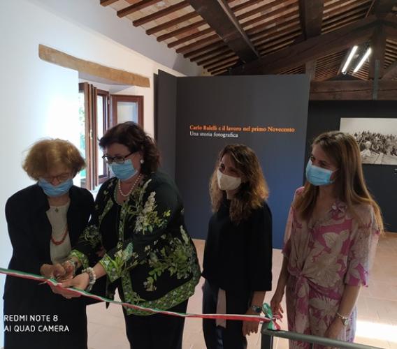 "Carlo Balelli e il lavoro nel primo Novecento”: inaugurata all’Abbadia di Fiastra la mostra fotografica