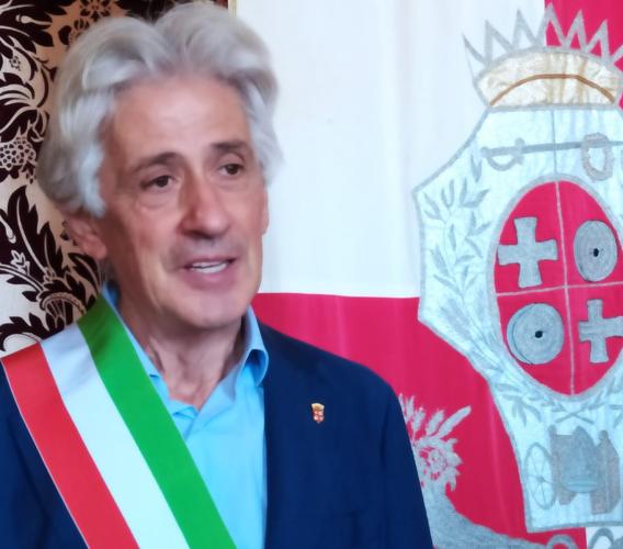 Una città in amore per Parcaroli: la storia inizia con una telefonata di "Buon Compleanno"