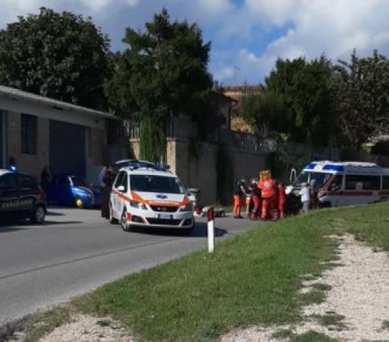 Petriolo, accusa un malore e si ribalta con l'Apecar: soccorso un 74enne