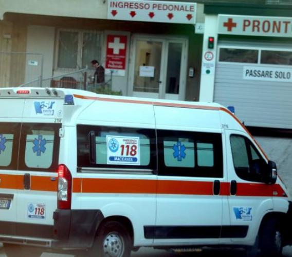 Penna San Giovanni, si taglia ad un braccio mentre è al lavoro in falegnameria