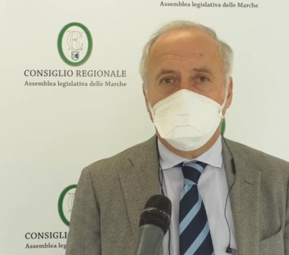 Marche, vaccini fascia di età 65-69 anni. "Dopo un'ora e mezza oltre 22 mila prenotazioni"