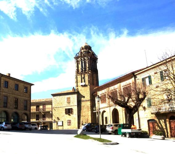 Gualdo, la piazza e le vie del centro storico negli scatti di Camillo Paparelli (FOTO)