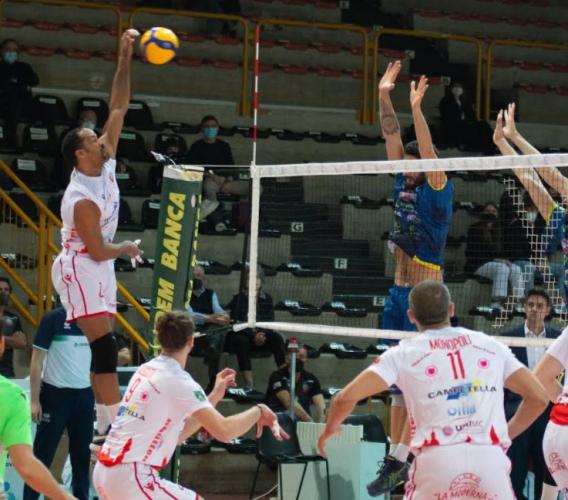 La Med Store Macerata sbarca ai quarti di play-off: Portomaggiore spazzato via ancora in 3 set