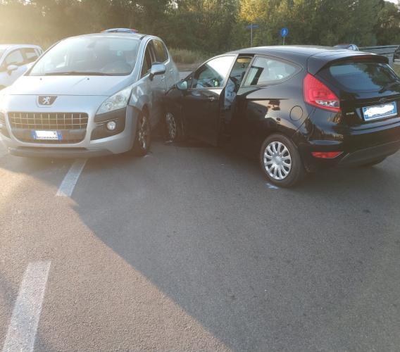 Tolentino, scontro tra due auto lungo la provinciale 92: donna al pronto soccorso