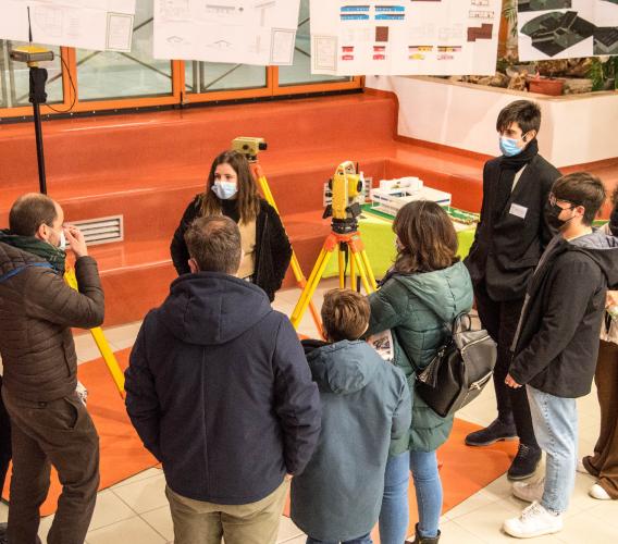Macerata, nuova targa e indirizzo di studio: un successo l'Open Day del "Bramante-Pannaggi"