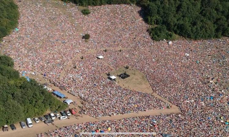 Un oceano di gente in festa: RisorgiMarche porta in trionfo Jovanotti - VIDEO