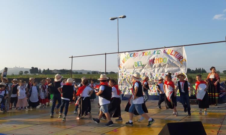 "Li Matti de Montecò" alle feste di fine anno scolastico a Morrovalle e Montecosaro