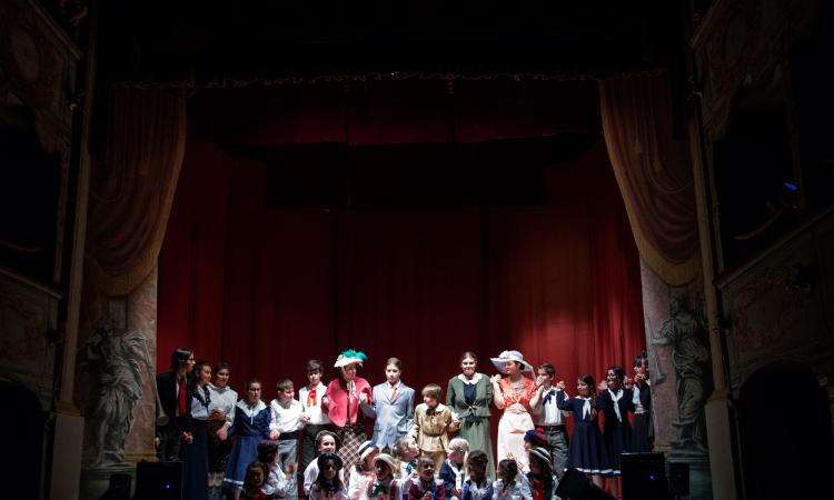 Penna San Giovanni, tutto esaurito al Teatro Flora per lo spettacolo dei giovani sarnanesi
