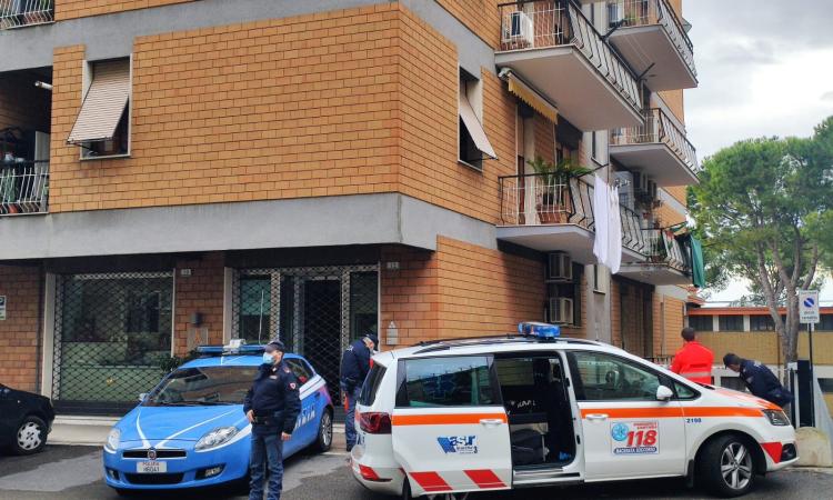 Tragedy in Macerata, man falls from the 4th floor and dies instantly (PHOTO)