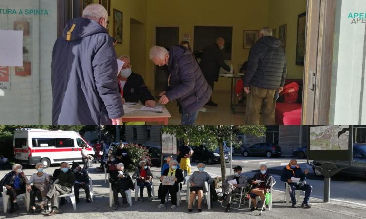 Camper vaccinale a San Severino: in meno di tre ore 80 somministrazioni, 45 le terze dosi