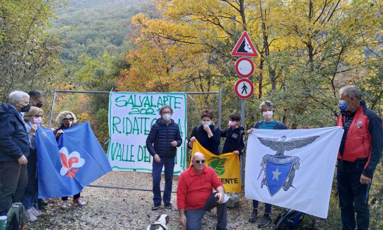 "Ridateci la Valle dei Grilli e l'Abbazia di Sant'Eustachio": flash mob a San Severino