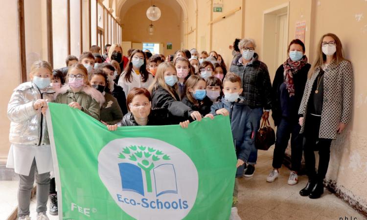 Progetti sull'ambiente: consegnate le bandiere verdi a quattro istituti scolatici civitanovesi