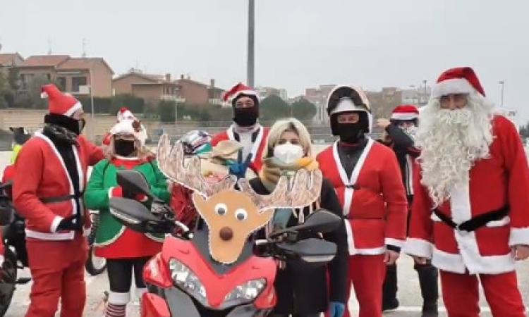 I regali arrivano in moto per i piccoli pazienti del Lancisi: i Babbi Natale partono da San Severino